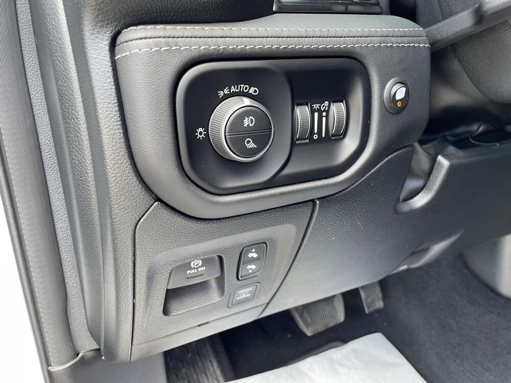 RAM 1500 CREW LIMITED NIGHT EDITION BOX HAYON MULTI 2025 occasion 91830 Le Coudray-Montceaux