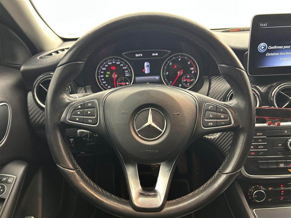 Classe GLA 200 d 136ch - INSPIRATION Phase 2 - GARANTIE 12 MOIS 2017 occasion 33130 B&egrave;gles