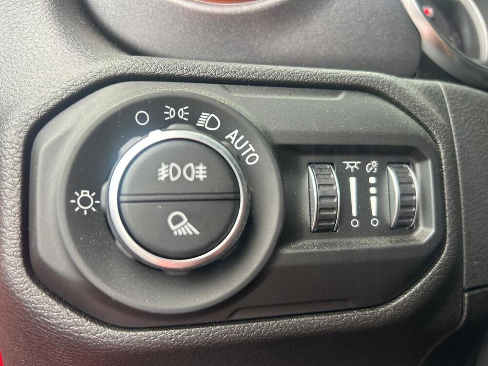 Divers Crew cab MOJAVE V6 3.6L Pentastar 2021 occasion 91830 Le Coudray-Montceaux
