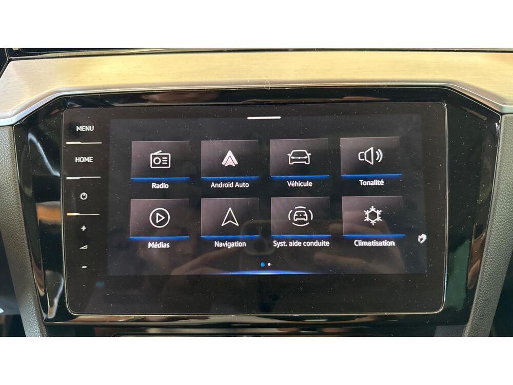 Passat SW 2.0 - 150 - BREAK Elegance / ATTELAGE / CARPLAY / TOIT O 2021 occasion 17600 Saujon