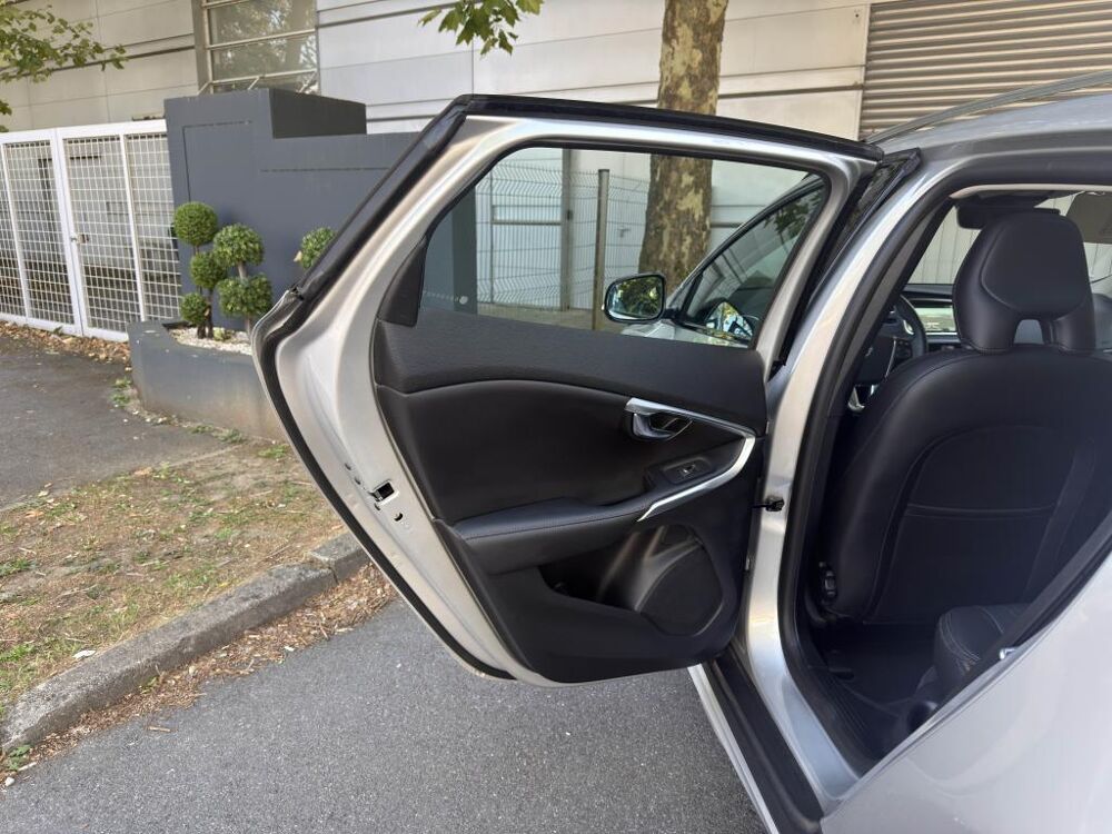 V40 Cross Country D3 - 150 - BVA Geartronic CROSS COUNTRY Summu 2016 occasion 77185 Lognes
