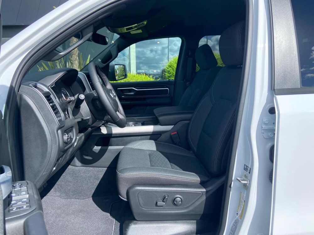 RAM 1500 CREW CAB BIGHORN NIGHT EDITION 2025 occasion 91830 Le Coudray-Montceaux