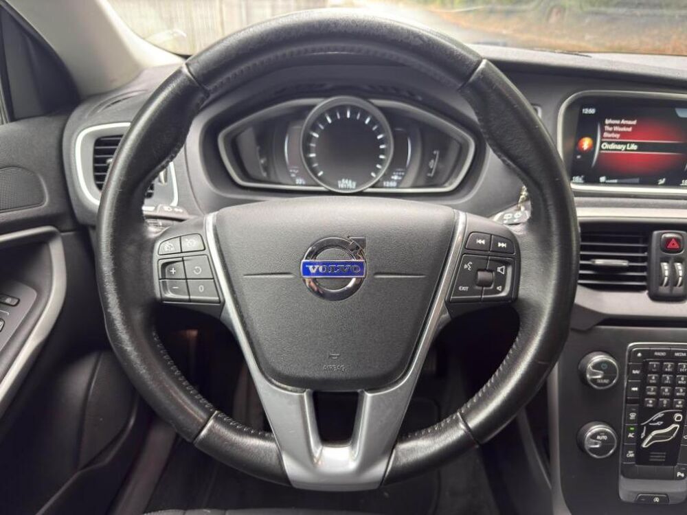 V40 T2 - 122  BERLINE Momentum Business PHASE 2 2016 occasion 77185 Lognes