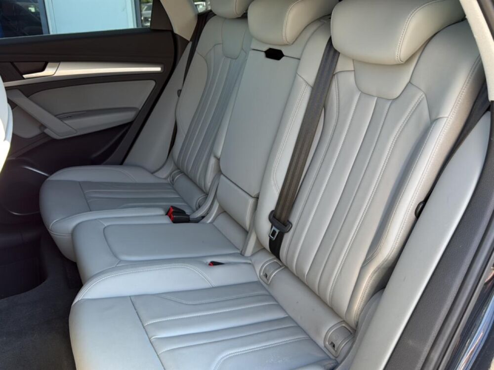 Q5 50 tfsi e 299 business executive quattro s tronic 7 2022 occasion 85150 Les Achards