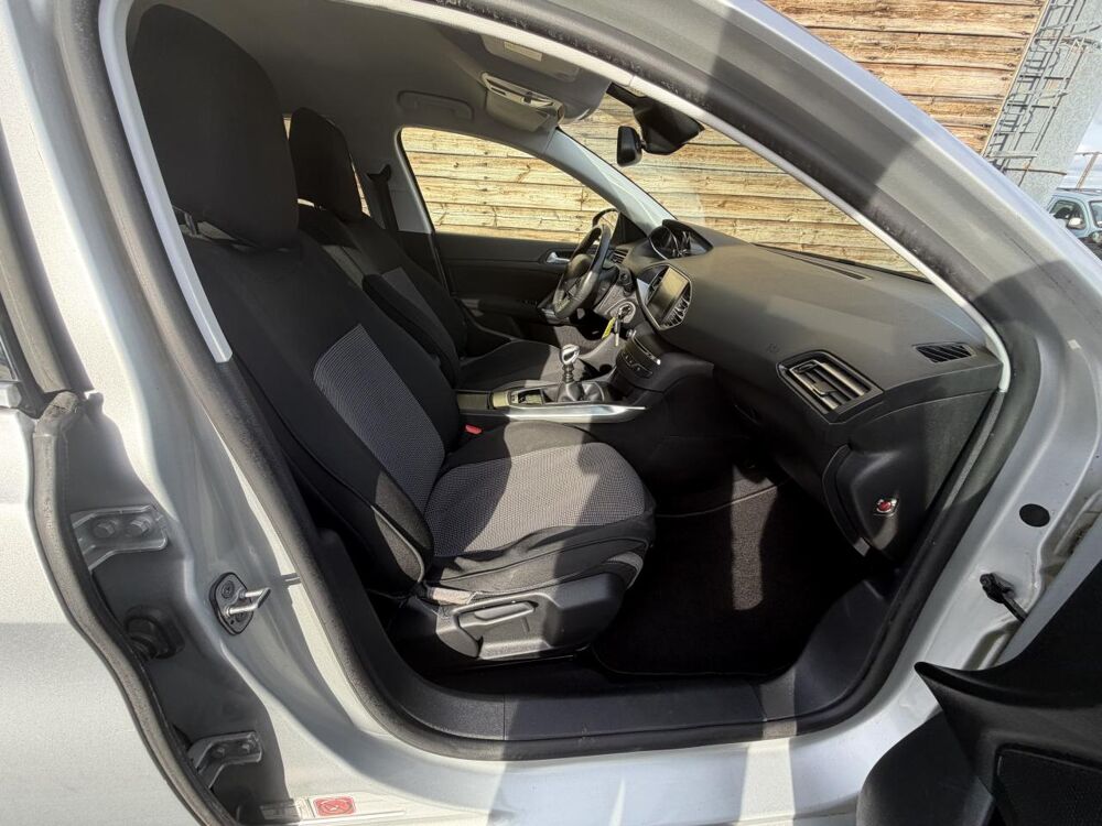 308 1.2i PureTech 12V S&S - 130 II 2013 BERLINE Sensation PHASE 2014 occasion 19100 Brive-la-Gaillarde