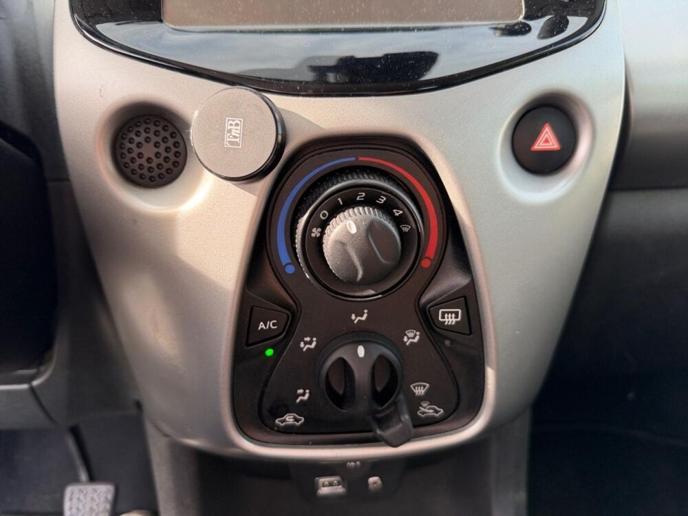 Aygo 1.0 VVT-i II 2017 x-play PHASE 1 2017 occasion 13400 Aubagne