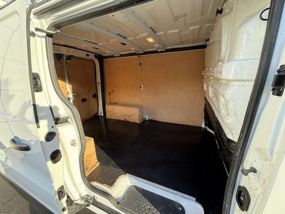 Trafic L1H1 1000 Kg 2.0 dCi - 120 Fourgon Grand Confort L1H1 - TVA 2021 occasion 19100 Brive-la-Gaillarde