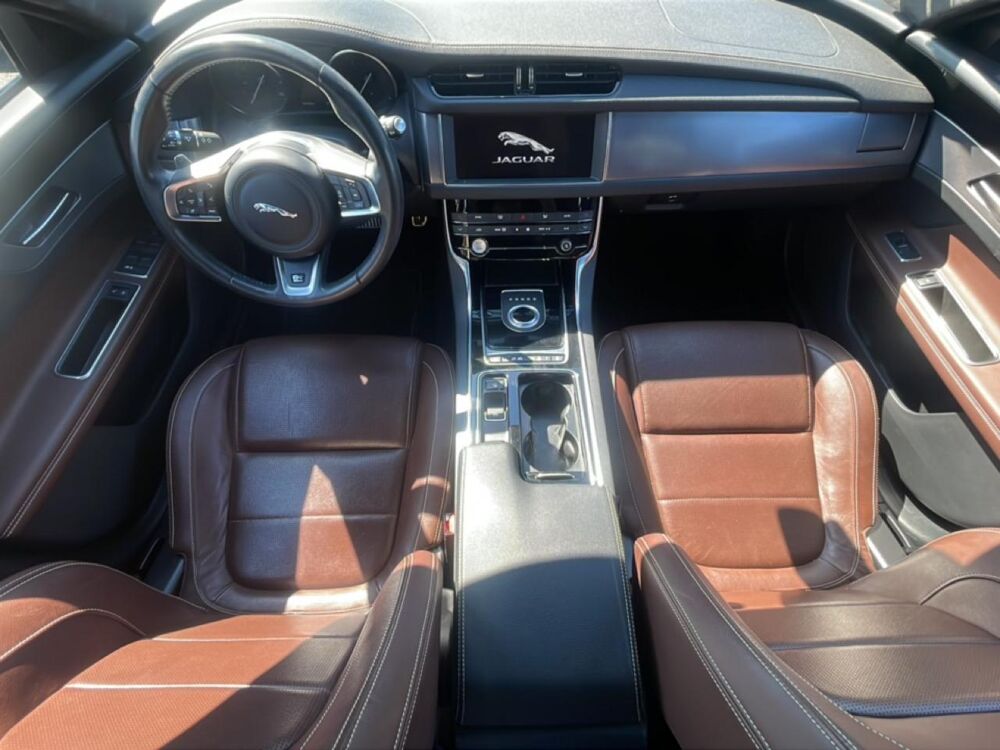XF 2.0d 180 business r-sport bva 2020 occasion 85150 Les Achards