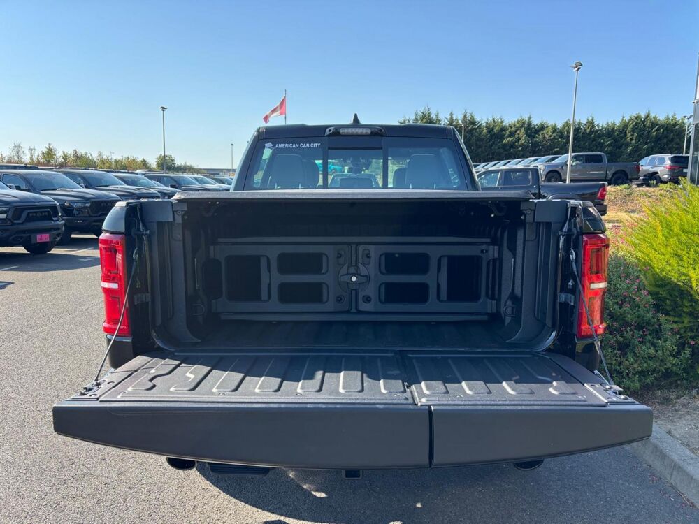 RAM 1500 CREW LIMITED NIGHT EDITION BOX HAYON MULTI V8 5,7L 2026 occasion 91830 Le Coudray-Montceaux