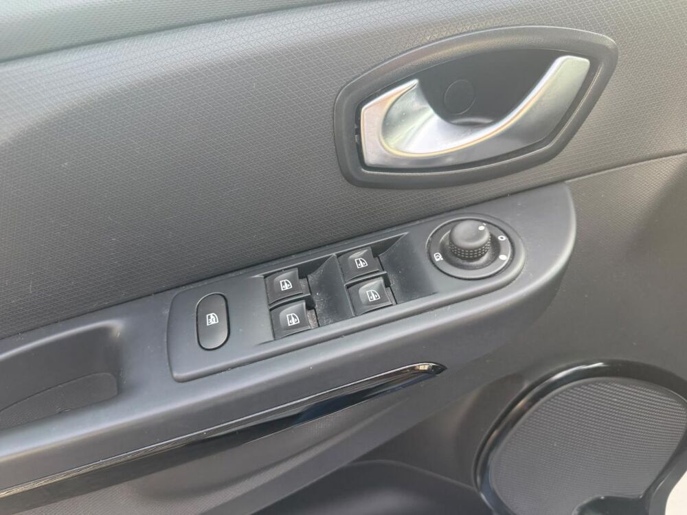 Clio 1.5 DCI 90 ENERGY INTENS 2015 occasion 42170 Saint-Just-Saint-Rambert