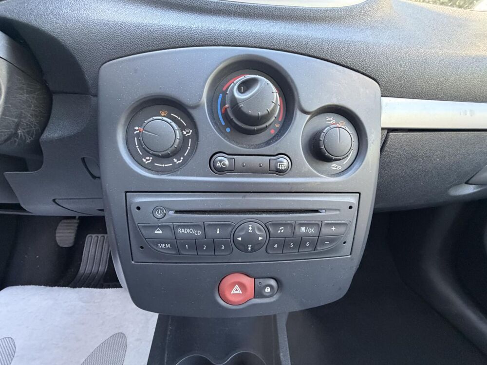 Clio 1.2i 16V - 75 Euro 5  III BERLINE Aliz&eacute; 2012 occasion 35780 La Richardais