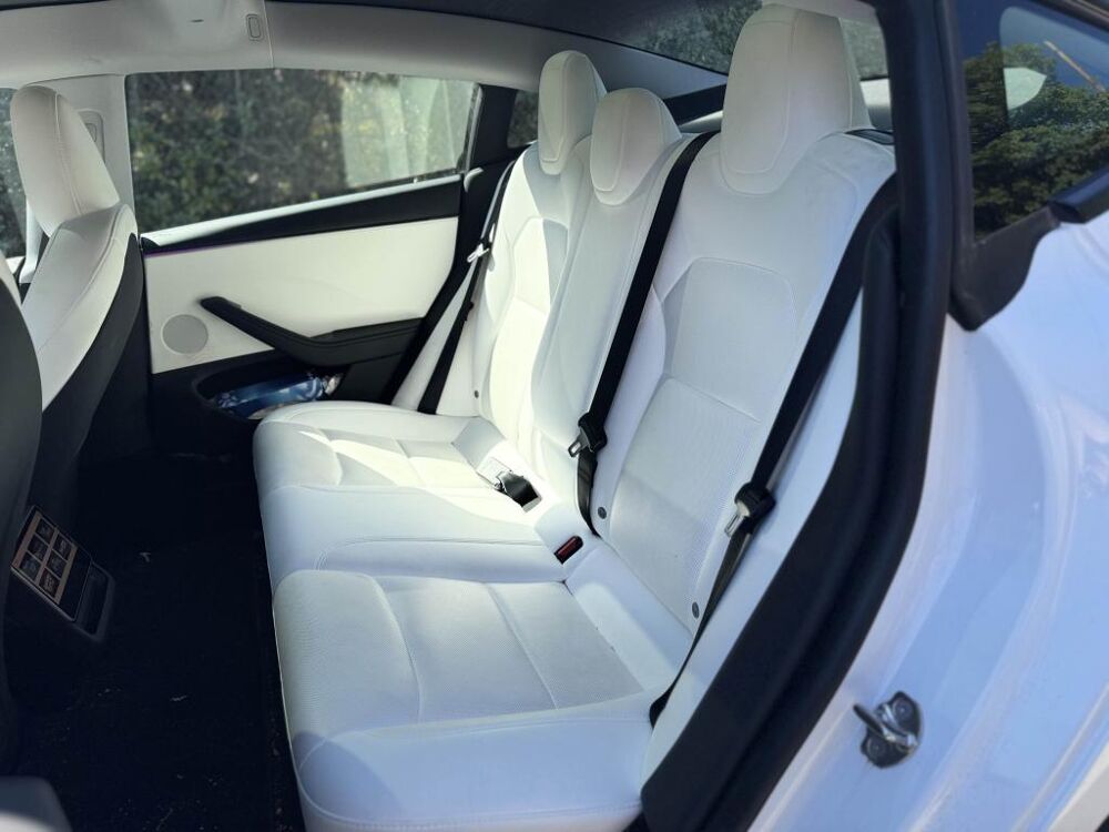 Model 3 HIGHLAND STANDARD - INT BLANC - JANTES 18 2024 occasion 13760 Saint-Cannat