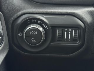 Divers Crew cab MOJAVE V6 3.6L Pentastar VVT 2021 occasion 91830 Le Coudray-Montceaux