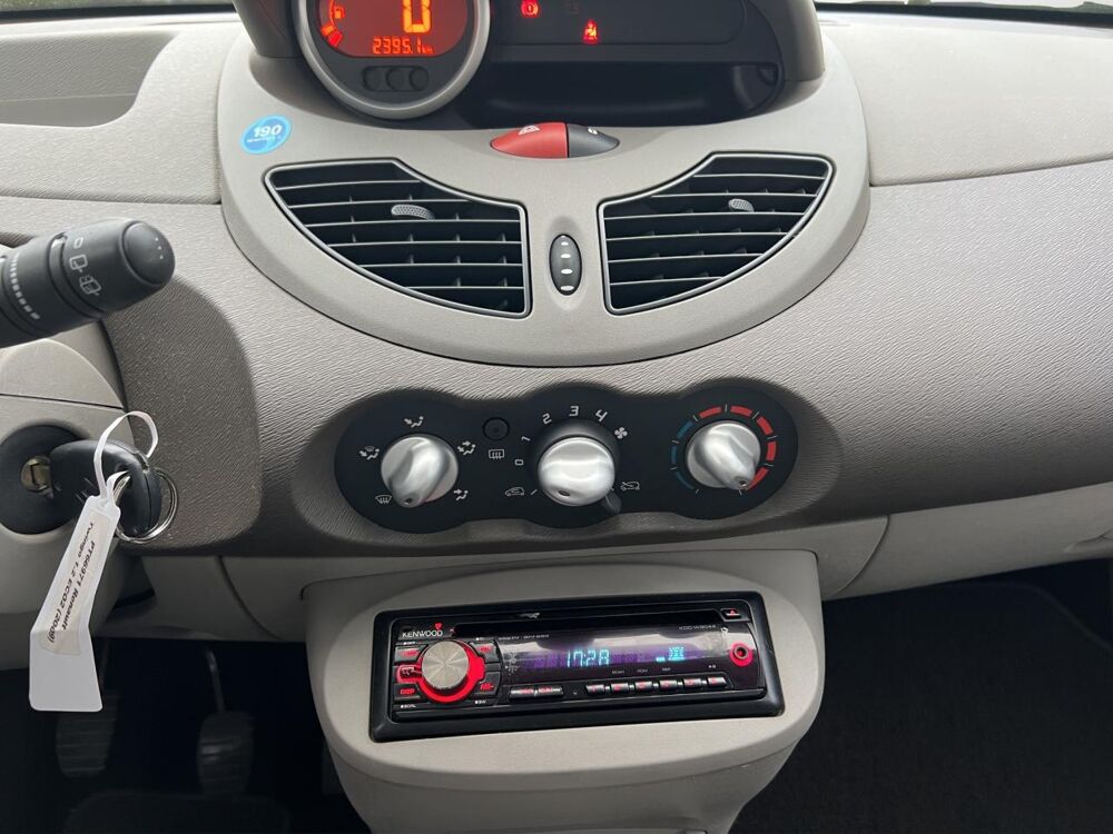 Twingo 1.2i 16V LEV - 75 II BERLINE Authentique PHASE 1 2009 occasion 06250 Mougins