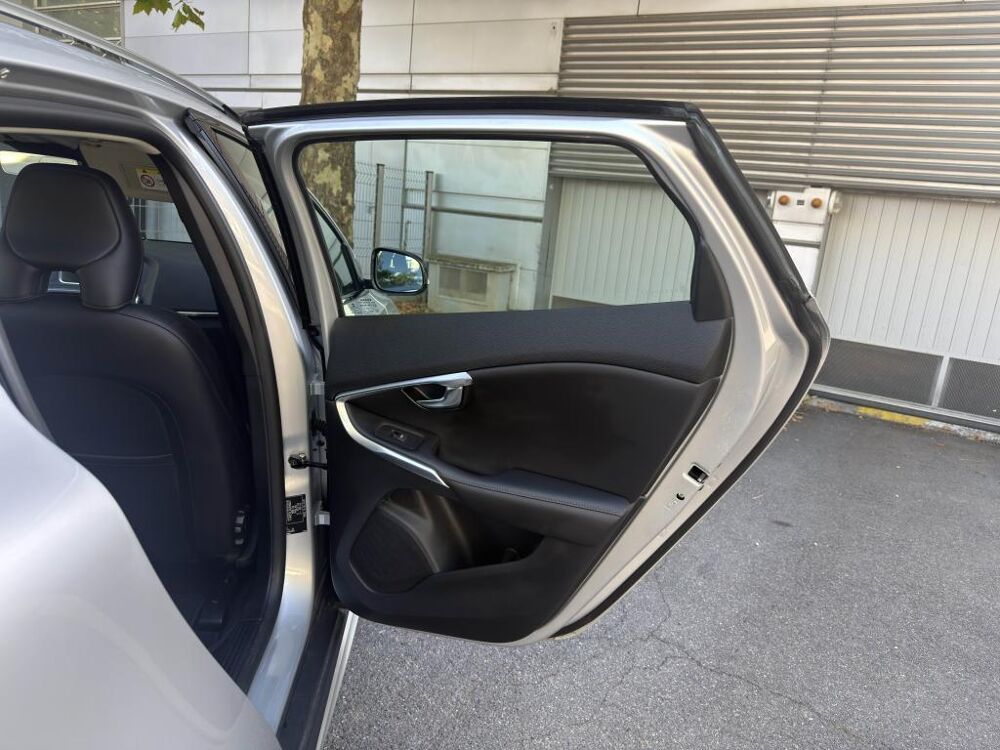 V40 Cross Country D3 - 150 - BVA Geartronic CROSS COUNTRY Summu 2016 occasion 77185 Lognes
