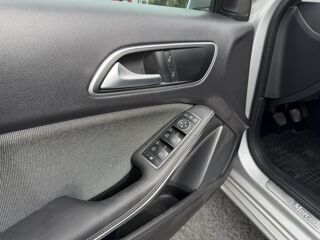 Classe A A 180 - 122 BM 176 Inspiration clim + camera AR 2016 occasion 19100 Brive-la-Gaillarde