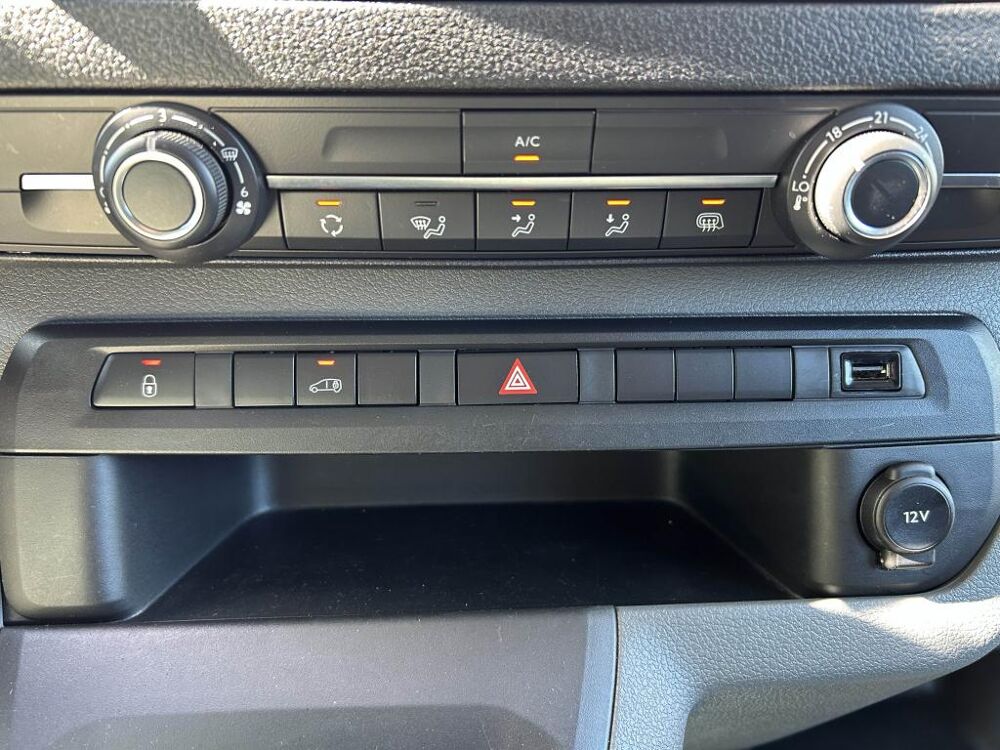 Vivaro L2 STANDART PACK BUSINESS BlueHDi 120 S&S FOURGON 2022 occasion 44700 Orvault