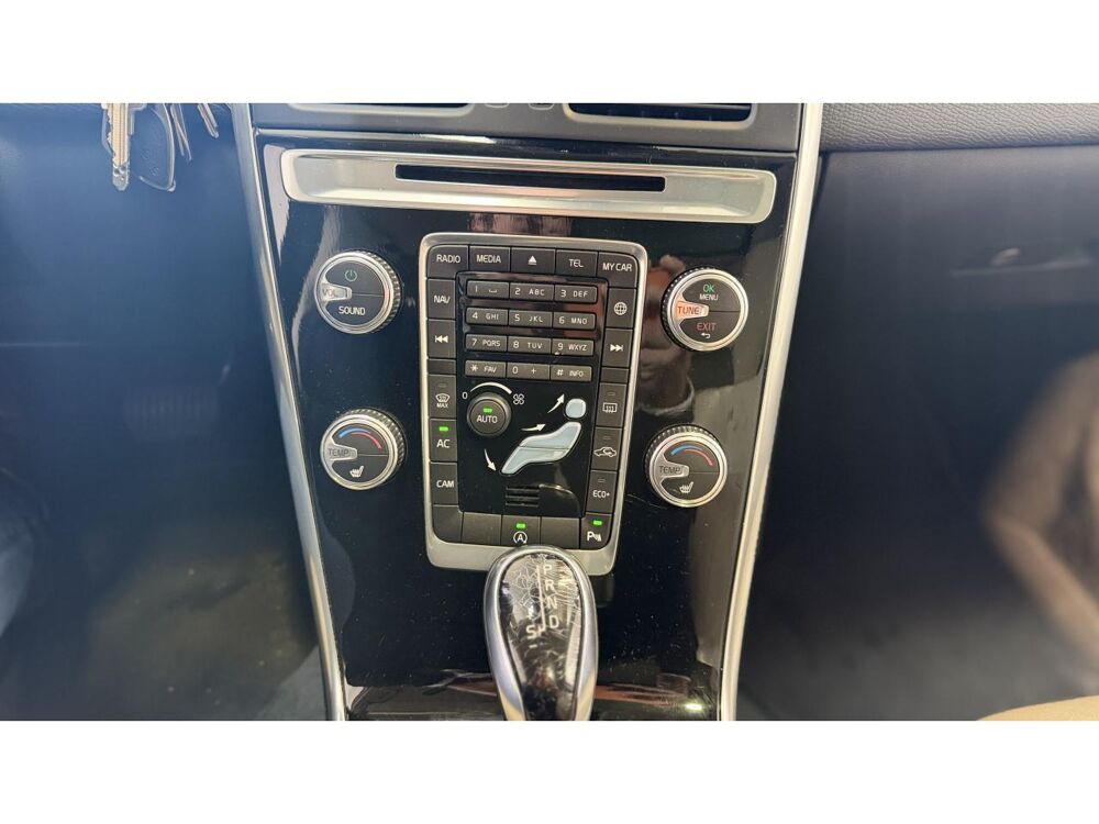 XC60 2.0 D4 180 SUMMUM GEARTRONIC BVA - START & STOP- GARANTIE 12 2014 occasion 16000 Angoul&ecirc;me