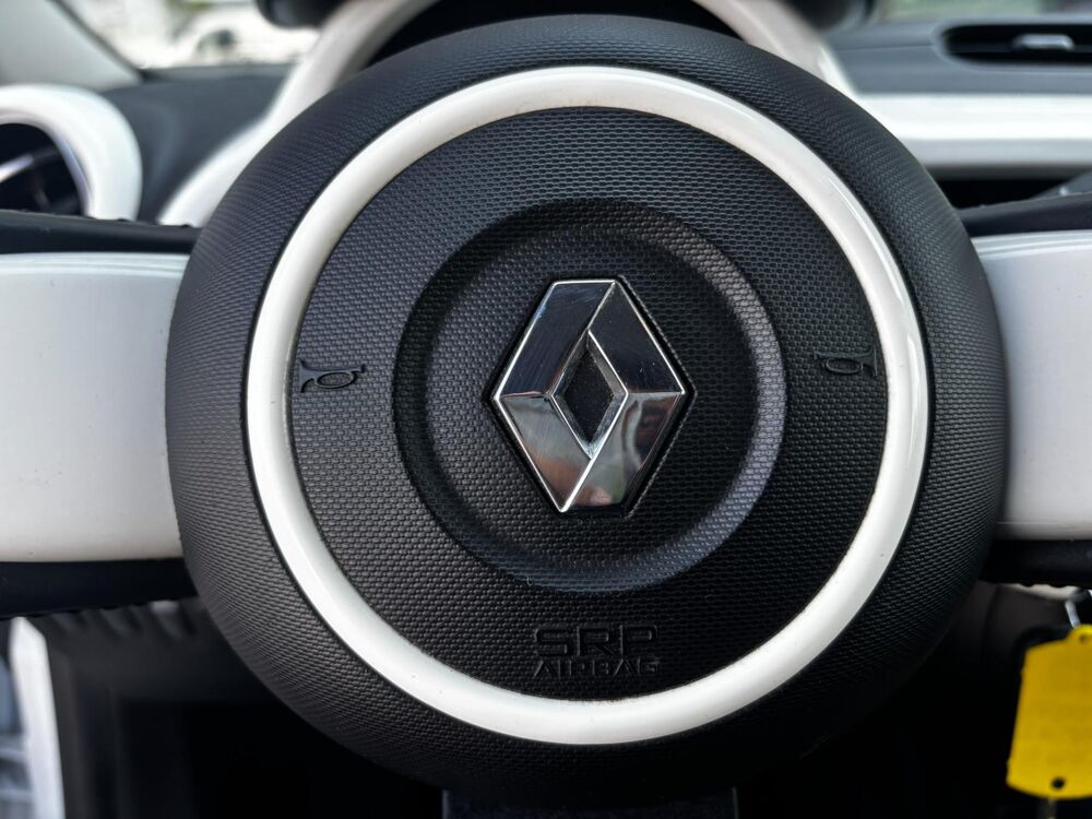 Twingo 1.0 Sce - 65 E6U III BERLINE Intens 2021 occasion 31660 Bessi&egrave;res