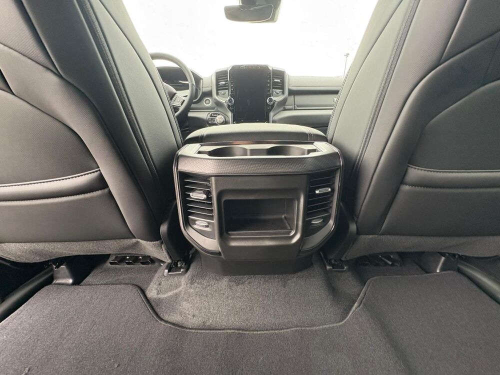 RAM 1500 CREW CAB SPORT BLACK PACKAGE 2025 2025 occasion 91830 Le Coudray-Montceaux
