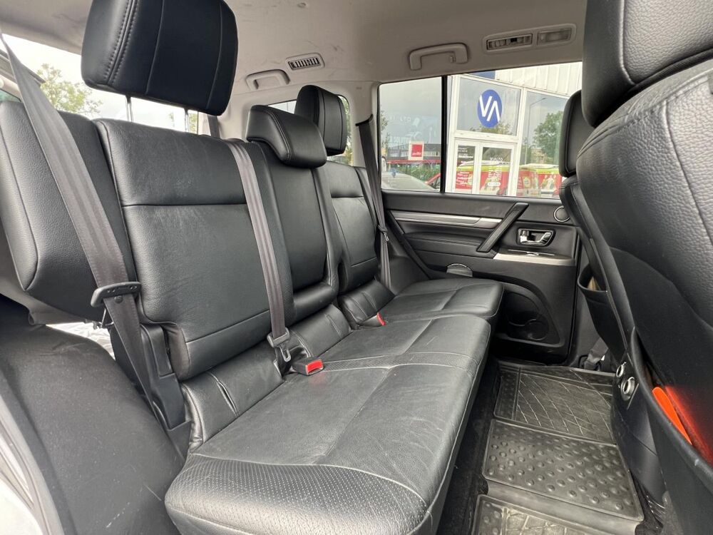 Pajero - 3.2 DI-D - BVA - 7 PLACES - LONG - INSTYLE - PHASE 2 2012 occasion 49070 Beaucouz&eacute;