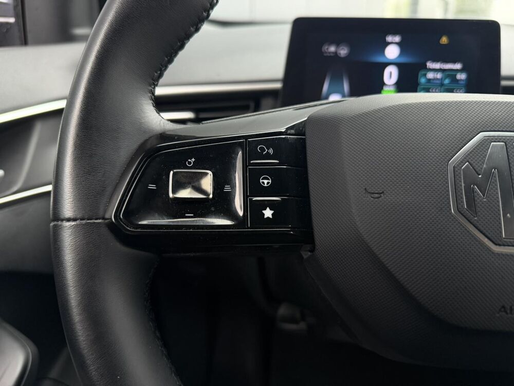 MG3 1.5 Hybrid+ 195 Luxury avec Cam&eacute;ra 360 et Si&egrave;ges chauffants 2025 occasion 35300 Foug&egrave;res