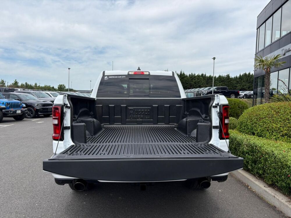 RAM 1500 CREW CAB SPORT BLACK PACKAGE 2025 occasion 91830 Le Coudray-Montceaux