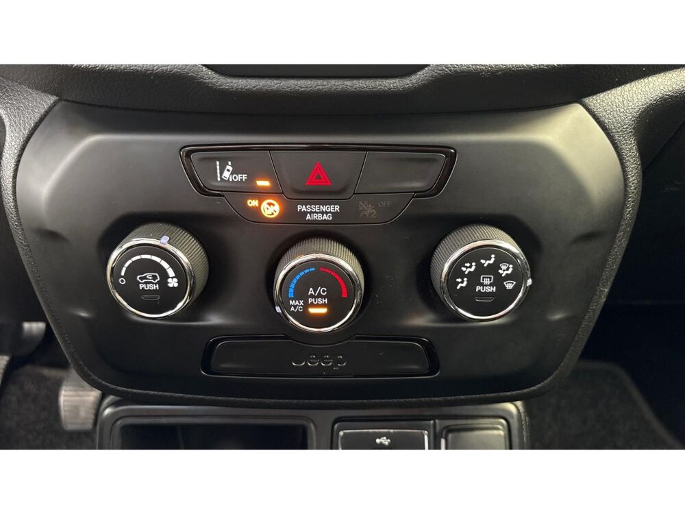 Renegade - 120 4x2 Limited / SUIVI FACTURE / DETECTEUR ANGLE MORT / 2019 occasion 17600 Saujon