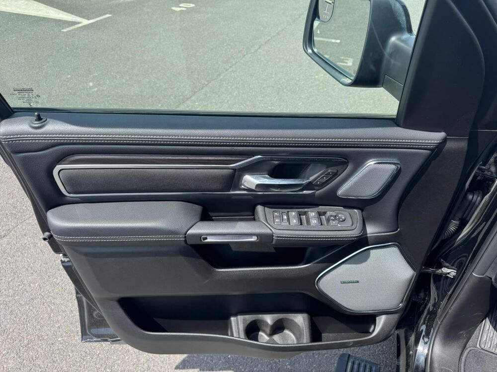 RAM 1500 CREW LAIE SPORT NIGHT EDITION AIR BOX HAYON MULTI 2025 occasion 91830 Le Coudray-Montceaux