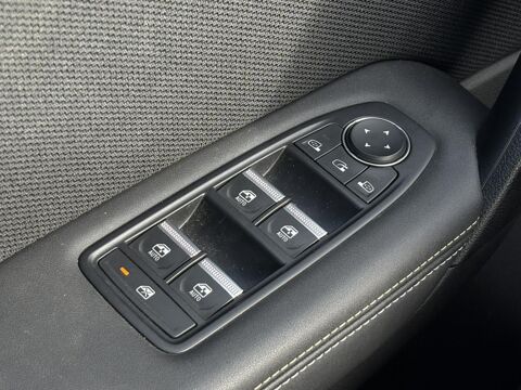 Symbioz E-Tech Full Hybrid 145 Iconic avec Cam&eacute;ra 360&deg;, et Hayon mai 2025 occasion 35300 Foug&egrave;res