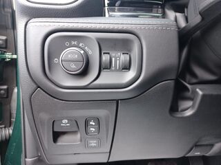 RAM 1500 CREW LIMITED NIGHT EDITION BOX HAYON MULTI V8 5,7L 2026 occasion 91830 Le Coudray-Montceaux