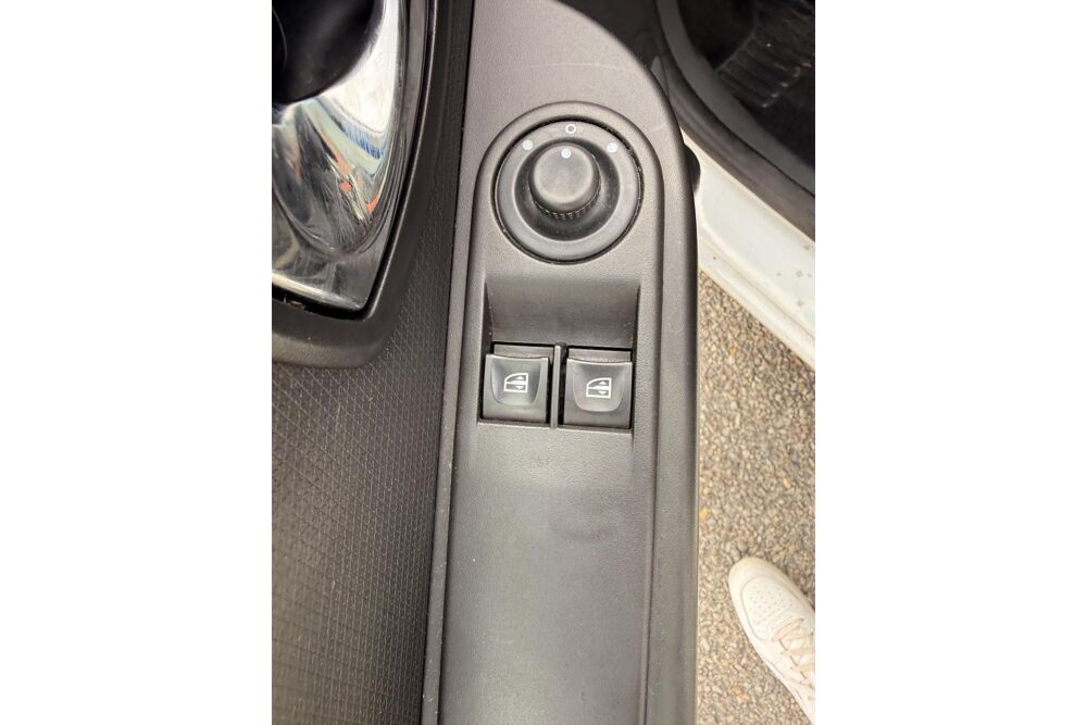 Clio 1.2 GPL - 75 BERLINE Zen - BLEUTOOTH - CLIMATISATION 2013 occasion 78760 Jouars-Pontchartrain