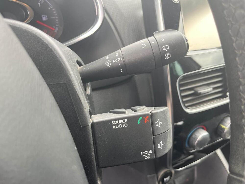 Clio 1.2 TCE 120ch - CLIM - BLUETOOTH - REGULATEUR 2017 occasion 13760 Saint-Cannat