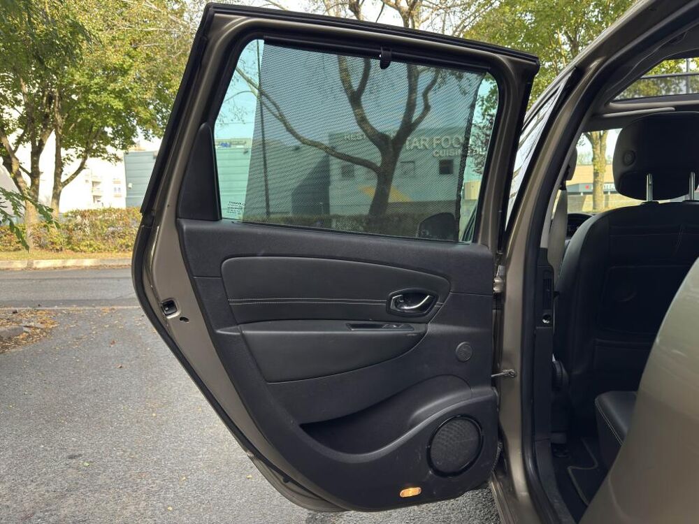Sc&eacute;nic Grand 1.5 dCi FAP - 110 - BV EDC - 7pl GRAND III MONOSPACE 2013 occasion 77185 Lognes