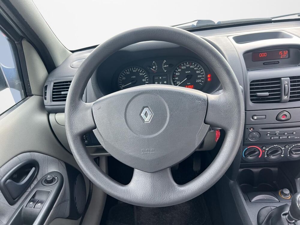 Clio 1.2i 16V II BERLINE Authentique PHASE 2 2004 occasion 06250 Mougins