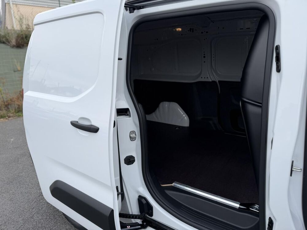 Berlingo VAN XL 1.5 BlueHDI 130 EAT8 Premium Connect 3 places, avec P 2026 occasion 35300 Foug&egrave;res
