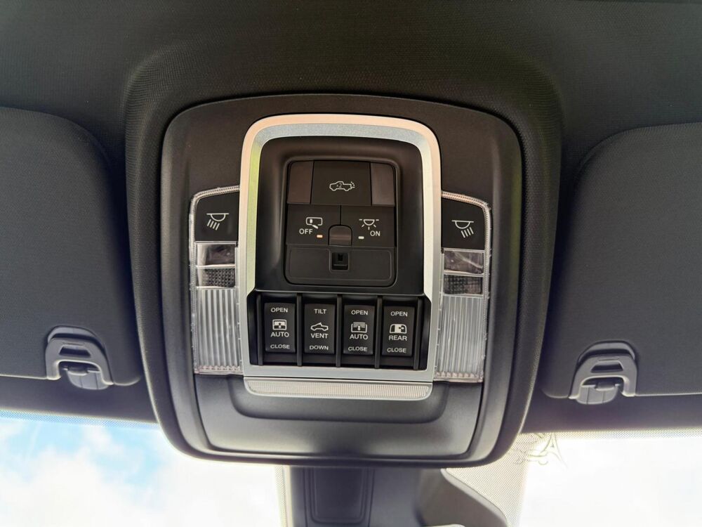 RAM 1500 CREW LIMITED NIGHT EDITION BOX HAYON MULTI V8 5,7L 2026 occasion 91830 Le Coudray-Montceaux