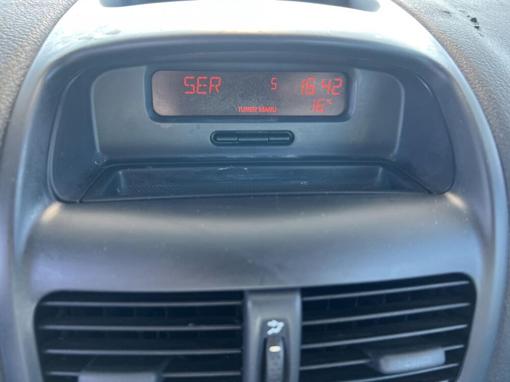 Clio 1.4i 16V II BERLINE Extr&ecirc;me PHASE 2 2002 occasion 06250 Mougins