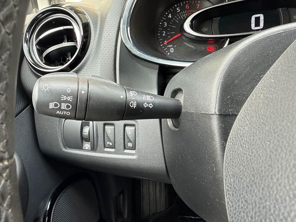 Clio IV 0.9 Energy TCe 90 Intens, 10990? ou 233,48? par mois pend 2016 occasion 31660 Bessi&egrave;res
