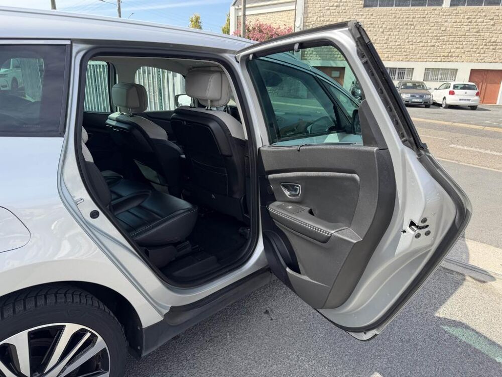 Sc&eacute;nic 1.6 Energy dCi - 160 Bva 7pl Initiale Paris gps + clim + cam 2018 occasion 19100 Brive-la-Gaillarde