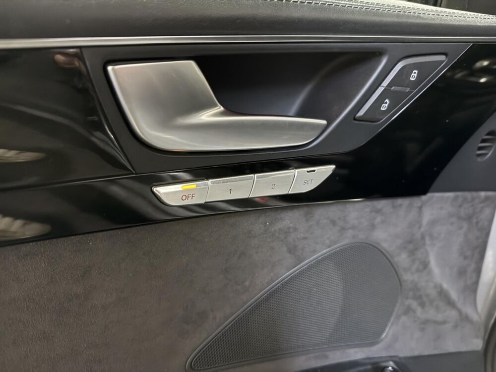 S8 PLUS 4.0 V8 TFSI 605 QUATTRO TIPTRONIC BVA - Toit ouvrant & 2016 occasion 94360 Bry-sur-Marne