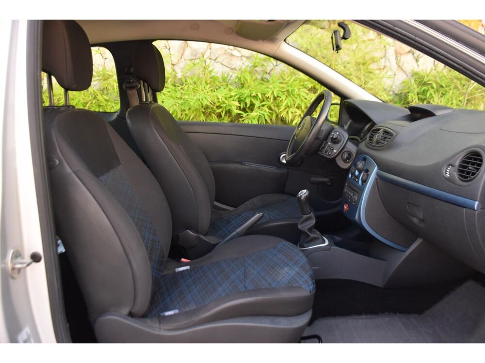 Clio 1.2i 16V - 75 III 2007 occasion 06250 Mougins