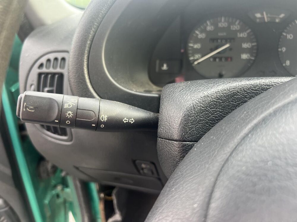 Saxo 1.0i BERLINE - 5 PORTES - 50 CV - ATTELAGE (DISTRI NEUVE) 1998 occasion 49070 Beaucouz&eacute;