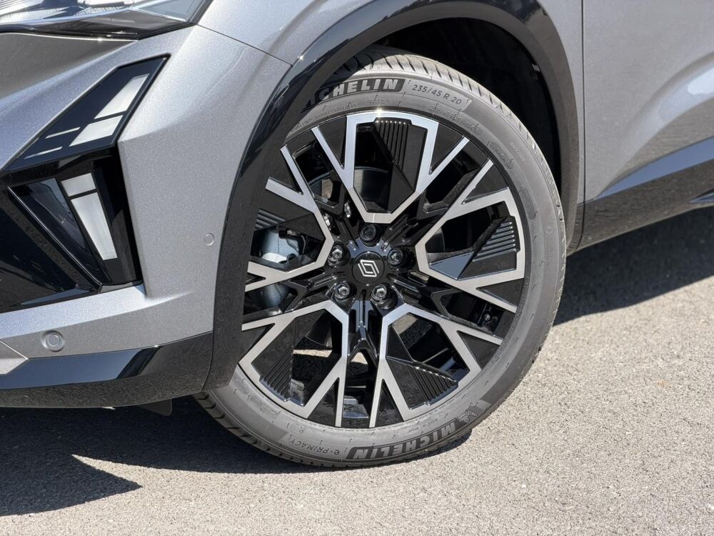 Austral E-Tech Full Hybrid 200 Esprit Alpine avec Toit pano et Harma 2025 occasion 35300 Foug&egrave;res