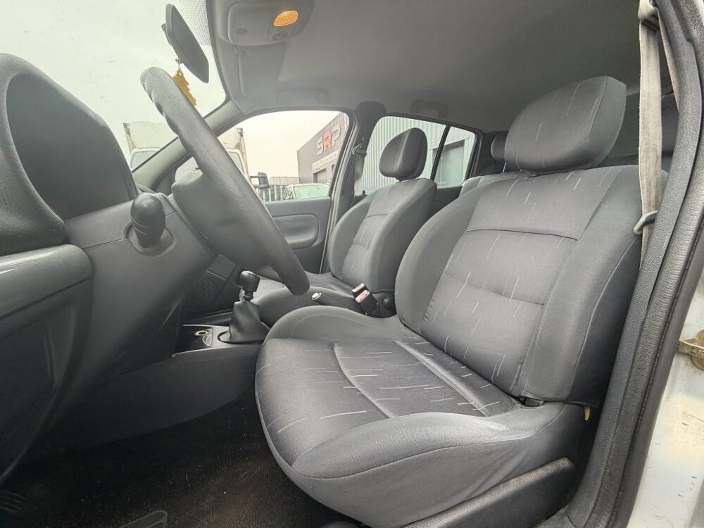 Clio 1.2i 16V II BERLINE Confort Authentique PHASE 3 2004 occasion 76710 Eslettes