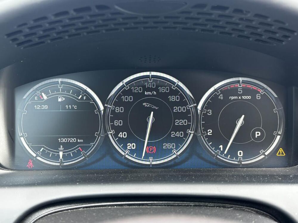 XJ Courte - 3.0 D V6 - 275ch - BVA 8 - Luxe Premium Phase 1 - G 2013 occasion 76710 Eslettes
