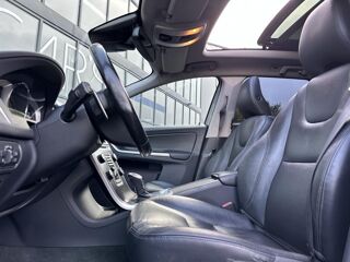 XC60 D4 AWD 181CH BVA GEARTRONIC XENIUM ENTRETIEN A JOUR - GARAN 2013 occasion 33450 Montussan