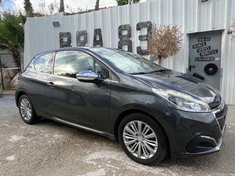 Peugeot 208 1.2i PureTech 12V - 82 BERLINE Allure PHASE 2 2015 occasion Le Muy 83490
