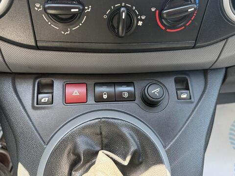 Partner L1 1.6 HDi FAP - 90 Fourgon Pack CD Clim Plus - ATTELAGE 2011 occasion 19100 Brive-la-Gaillarde