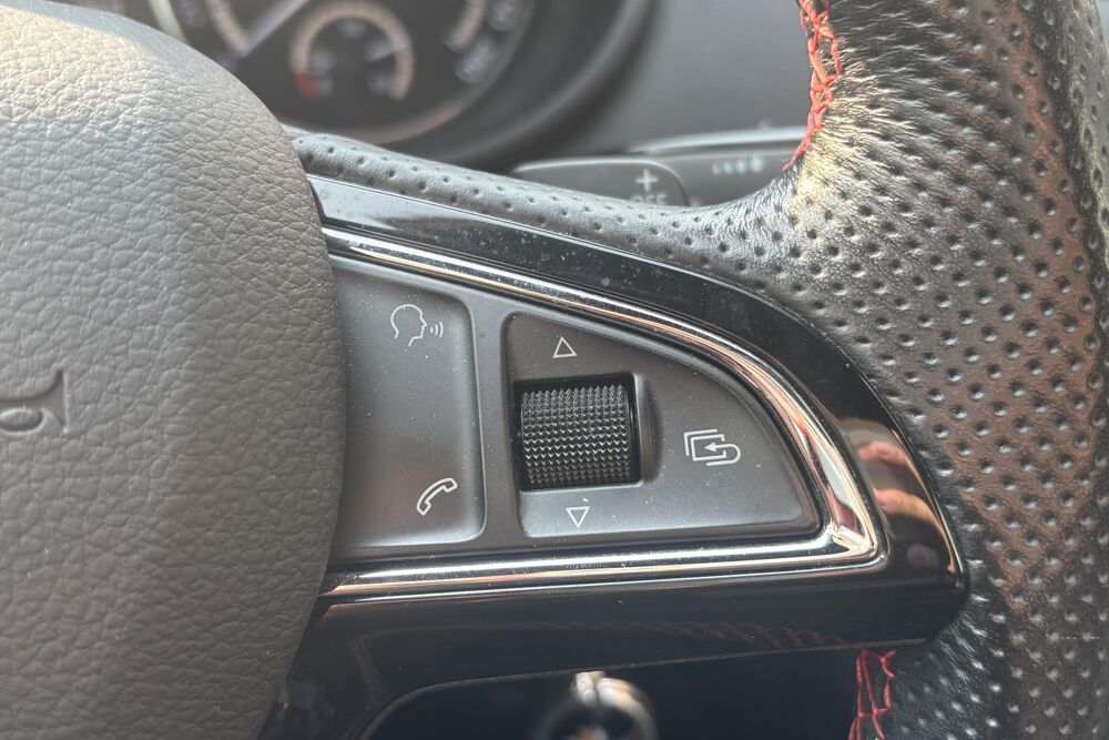 Octavia Skoda RS 2.0 TSI 220 DSG - Sieges RS & Sieges chauffants 2014 occasion 78760 Jouars-Pontchartrain